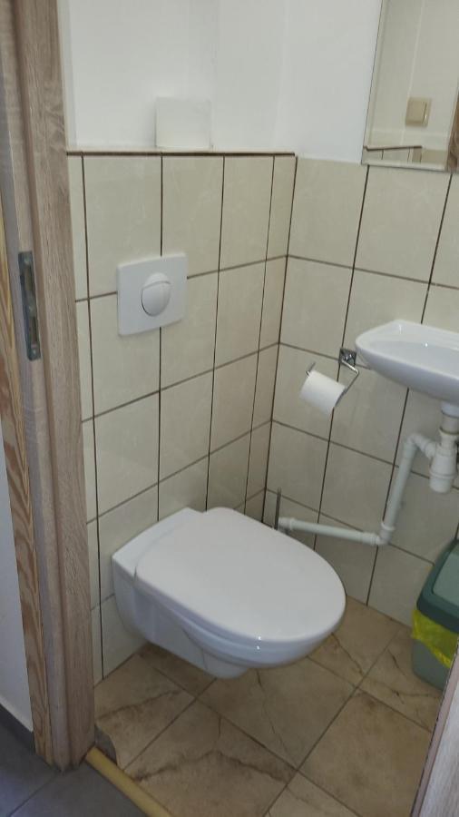 "U Izy" Pokoje Goscinne I Przyczepy Campingowe 미엘노 외부 사진