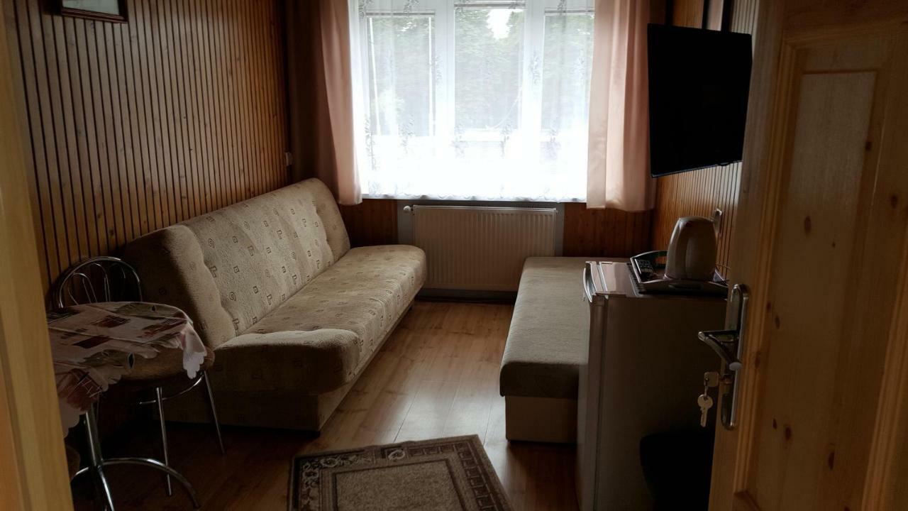 "U Izy" Pokoje Goscinne I Przyczepy Campingowe 미엘노 외부 사진